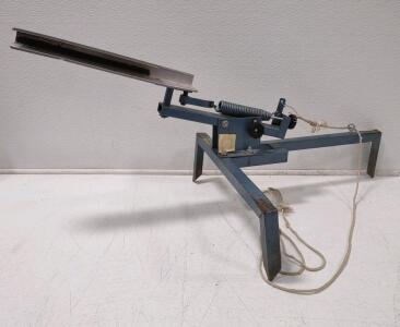 A Hoppe's 9 Clay Pigeon Skeet Trap Thrower (Light Blue)
