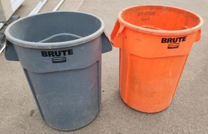 Rubbermaid BRUTE Trash Cans, 44 Gallon Capacity, Orange and Gray