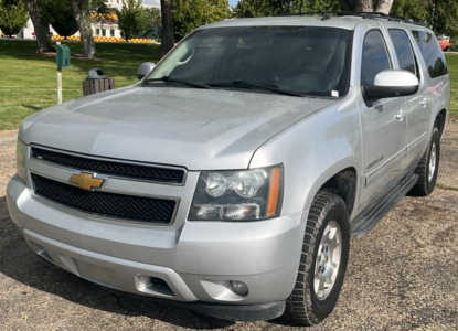 BANK REPO - 2014 CHEVROLET SUBURBAN - 4X4!