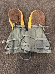 Pair Of Size Large N-4B Flyers Mittens For Extreme Weather Conditions