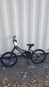 20" Kent Kobra Mountain Bicycle (Black And Pink)
