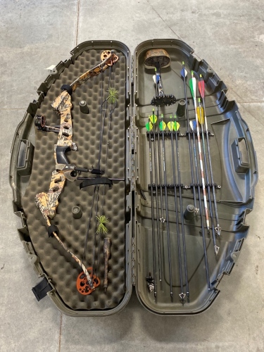 Browning Compound Bow With Arrows and Hard Case