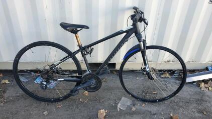 28" Specialized Crosstrail Hybrid Bike (Black And Gold)