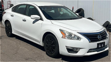 2015 NISSAN ALTIMA - LOW MILES!