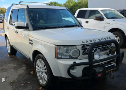 2010 LAND ROVER LR4 - 4X4!
