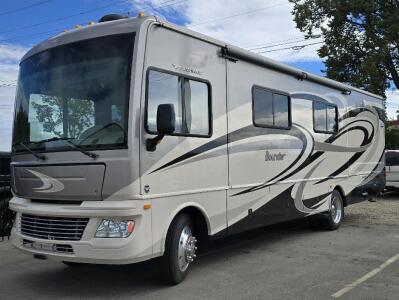 2014 FLEETWOOD BOUNDER MOTORHOME - ONLY 15,000 MILES