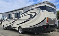 2014 FLEETWOOD BOUNDER MOTORHOME - ONLY 15,000 MILES - 3