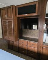 2014 FLEETWOOD BOUNDER MOTORHOME - ONLY 15,000 MILES - 17