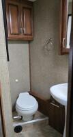 2014 FLEETWOOD BOUNDER MOTORHOME - ONLY 15,000 MILES - 19