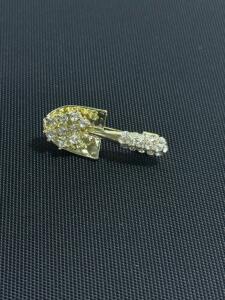 (1) Diamond and Gold Tone Shovel Pin