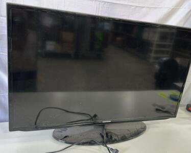 (1) Samsung 40&rdquo; Smart TV