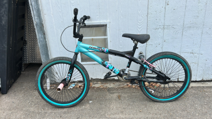 (1) 20in Kent Tempest Pro 20 Series (Turquoise And Pink)