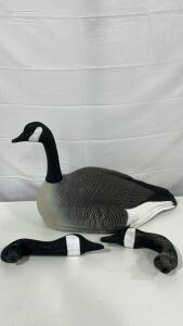 (3) Canada Honker &ndash; Super Magnum Decoy (3) Swivel Heads