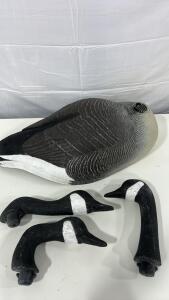 (3) Canada Honker &ndash; Super Magnum Decoy (3) Swivel Heads