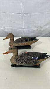 (2) G&H Decoy Swivel Head Hen Decoy