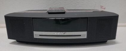 (1) Bose Wave Music System AM/FM CD Player Clock Radio+ Remote AWRCC1