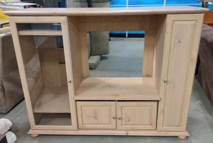 65&frac12;"x 19&frac12;"x 51" Wooden Entertainment Center