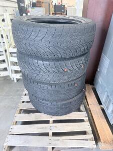 (4) 275/60/R20 Tires