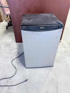 (1) Danby Mini Fridge
