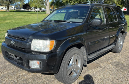2003 INFINITI QX4 - 4X4!
