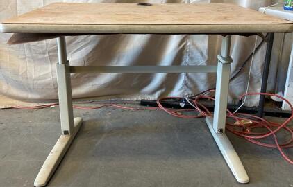 Vintage Desk H 2&rsquo; 5.5&rdquo; W 3&rsquo; 6&rdquo; L 2&rsquo; 6&rdquo;