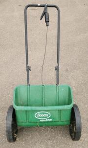 Scotts 1000 Broadcast Spreader, 5,000 sq. ft. Capacity, Adjustable Settings
