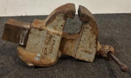 Vintage Rock Island 542-BX Swivel Bench Vise