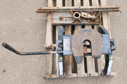 RBW Li'l Rock'r 5th Wheel Hitch, 15,000 lbs Capacity, Includes Rails