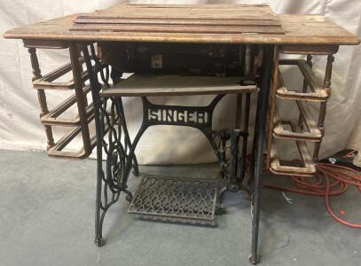 Vintage Singer Sewing Machine Table H 2&rsquo; 6.5&rdquo; W 3&rsquo; .5&rdquo; L 1&rsquo; 6&rdquo;