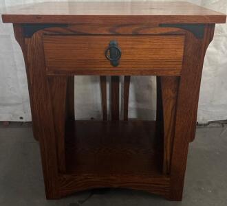 Vintage Endtable H 2&rsquo; 6&rdquo; W 2&rsquo; 2&rdquo; L 1&rsquo; 7&rdquo;