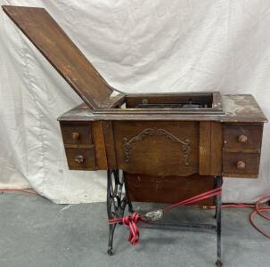 National Two Spool Sewing Machine Table H 2&rsquo; 5&rdquo; W 2&rsquo; 10&rdquo; L 1&rsquo; 6&rdquo;