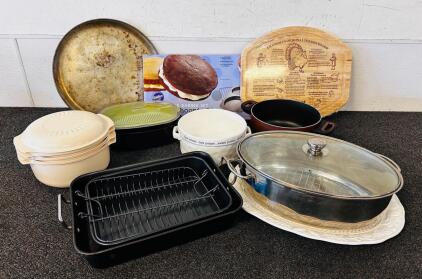 Kitchenware Lot Includes: Trays, Roasting Pans, Baking Pans, Tupperware Containers.