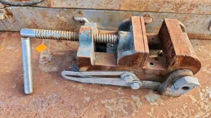 Porter Cable Reciprocating Saw, Bench Vise, Swivel Base, Corded