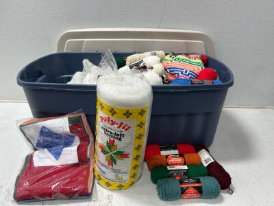 (1) Tote with Yarn, Felt, and Poly-Fil Extra-Loft Batting