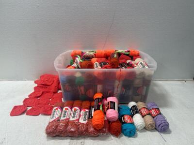 (1) Tote of assorted yarn