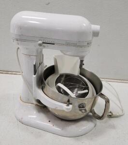 (1) KitchenAid Professional 5 Plus Series 5-Quart Bowl-Lift Stand Mixer W/ Accessories
