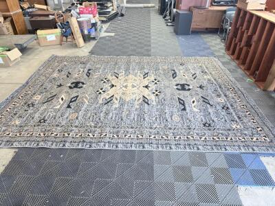 (1) 10ft x 13ft Heriz Collection Rug