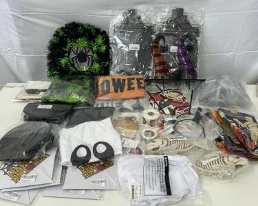 (4) Glass Witch Hat Stakes (1) Green And Black Spider Wreath (2) Skeleton Fish Decor & More