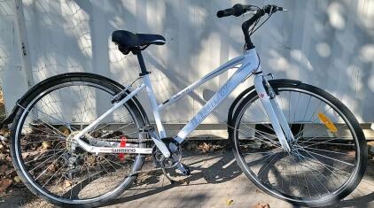 Infinity 28" 21-speed boss.three Bike, white