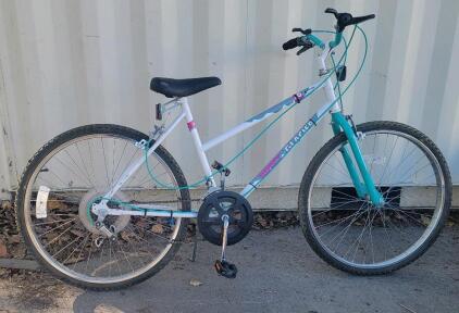 Huffy 25" 10-speed Glacier Bike, White w/Gray teal and pink accents
