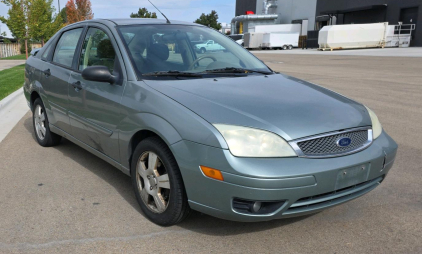2005 FORD FOCUS - AFTERMARKET STEREO!