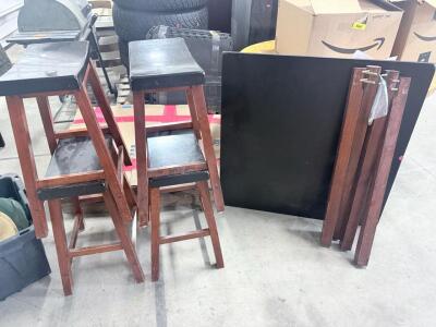 (1) Square Wooden Kitchen Table w/ 4 Bar Stools - 36&rdquo;x36&rdquo;