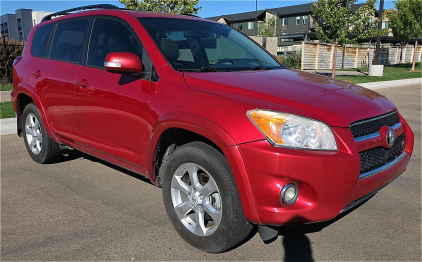 2011 TOYOTA RAV4 - 4X4! SUNROOF!