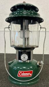 (1) Vintage Coleman Latern