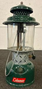 (1) Vinatge Coleman Latern