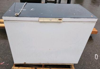 Kenmore Chest Freezer, White, 10-15 cu ft Capacity, Manual Defrost