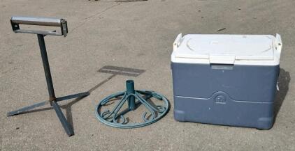 Igloo Cooler, 48 Qt Capacity, Blue and White, with Handles and Lid
