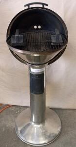 This is a Magma Del Mar Residential Propane Gas Grill. It is a Freestanding Pedestal Grill made of 100% 304 Mirror-Polished Marine-Grade Stainless Steel. 42"x20"