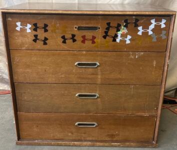 Wooden Dresser H 2&rsquo; 6&rdquo; W 2&rsquo; 8&rdquo; L 1&rsquo; 7&rdquo;