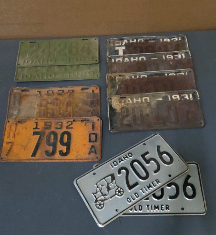 Vintage License Plates 5468